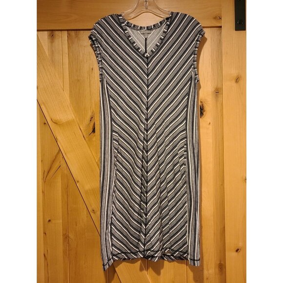 T by Talbots Size M Black & White Striped V Neck Shift Dress Pockets Artsy Rayon - Picture 1 of 14